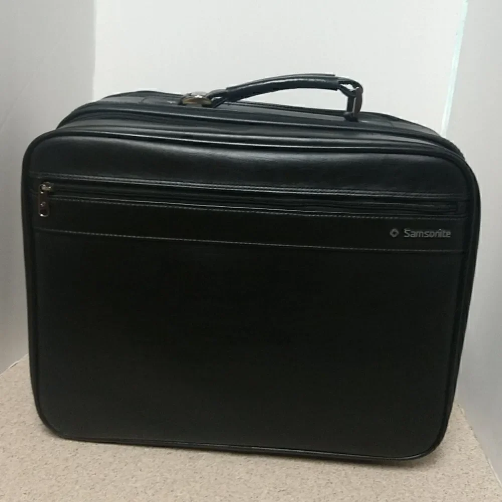 .Samsonite Vinyl Laptop Carry on